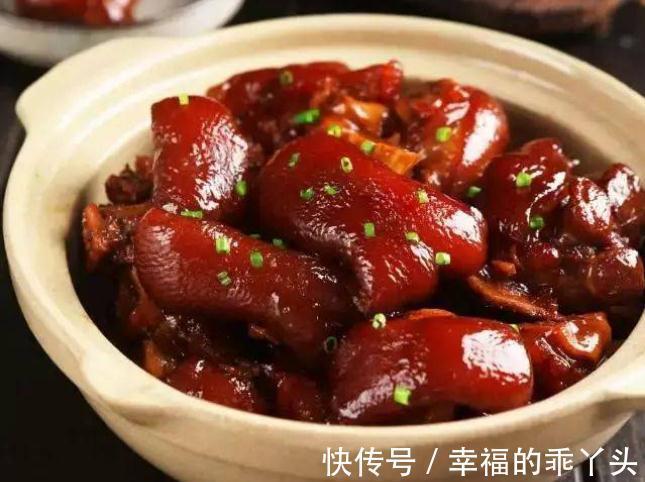 做红烧猪蹄有妙招,记住一个技巧,猪蹄软烂香气十足,教您方法