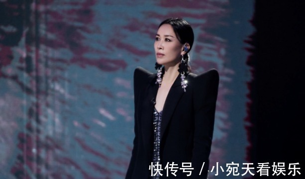 话筒|假唱翻车的8个歌手,一个比一个离谱,有人拿反麦克风唱完整首歌