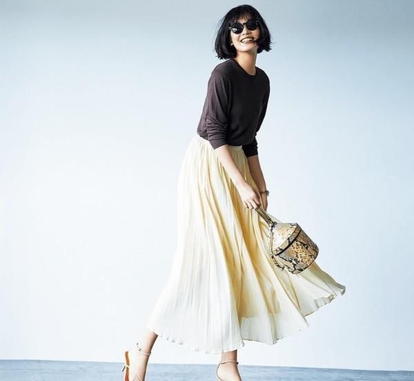 春季穿衣来点颜色更时尚，试试清新的淡黄色单品，减龄又高级