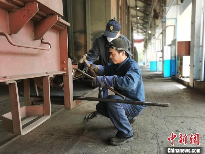 年货|铁路货车“医生”为“年货”运输安全保驾护航