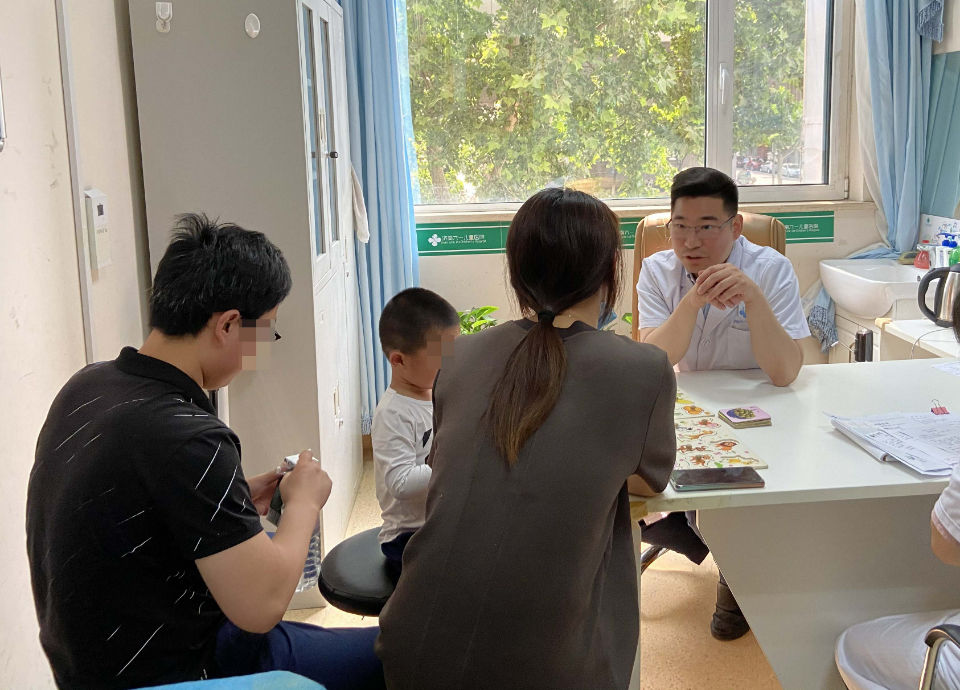 王绍志|潍坊3岁男孩不说话，父母辗转求医不放弃
