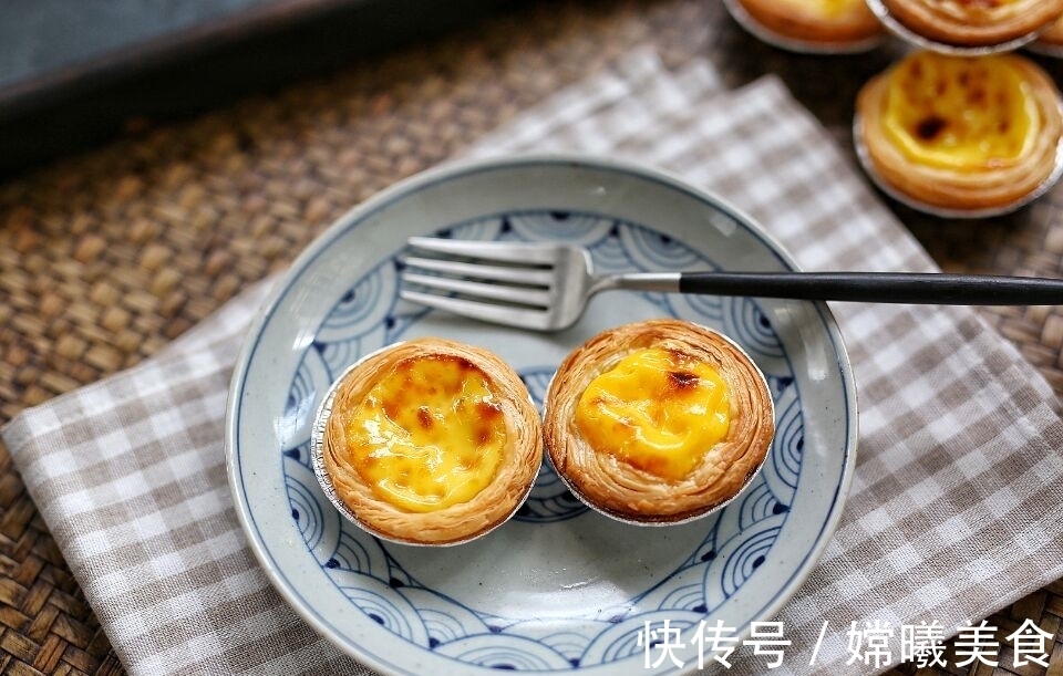 2个鸡蛋加点牛奶，教你自制懒人蛋挞，外酥内嫩，味道秒杀kfc