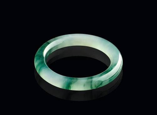 年轻的小姑娘适合戴啥手镯，可以看看我的意见