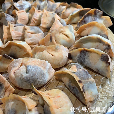 深色|两块钱搞定一道家常美食虎皮饺