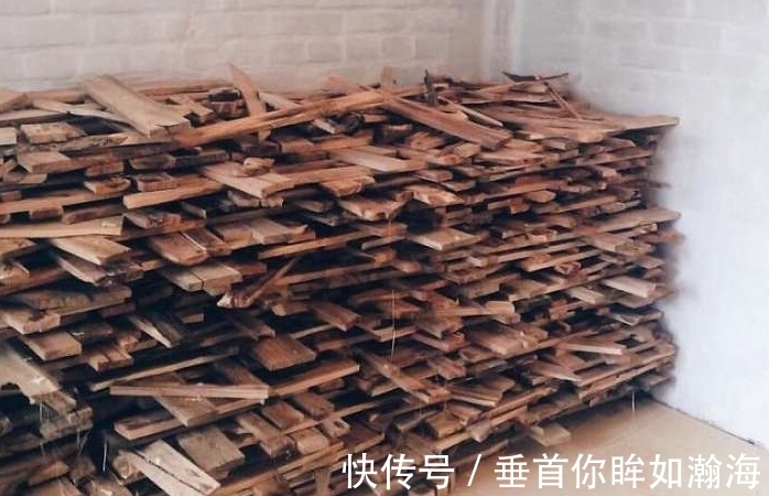 地板|男子把一堆木片搬回家,5个月后所有人直呼他是天才!