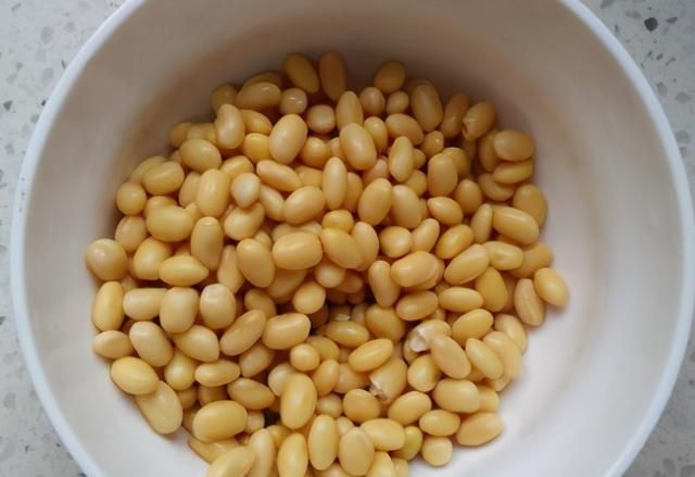 豆浆|黄豆新吃法,不打豆浆不做豆腐,香辣软糯味道佳,上桌家人都爱吃