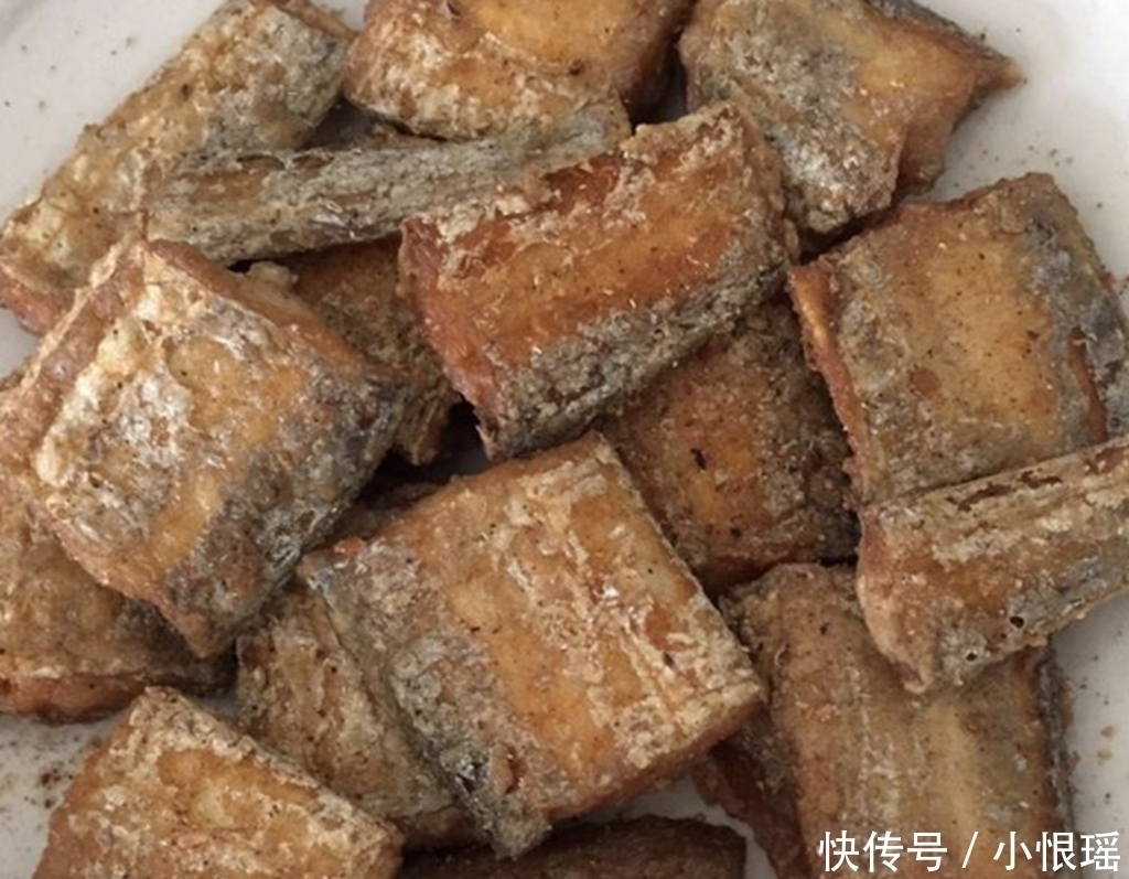 厨娘透露:干煎带鱼,不需要裹淀粉和蛋清!只需一招,酥脆不粘锅