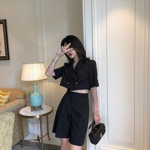 正式感|可甜可酷还超有范儿的西装短裤套装,时髦中带着一点小正式