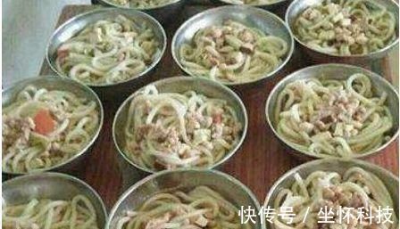 饭菜|孩子说幼儿园饭菜香,看到老师拍照后,我立刻带孩子转学