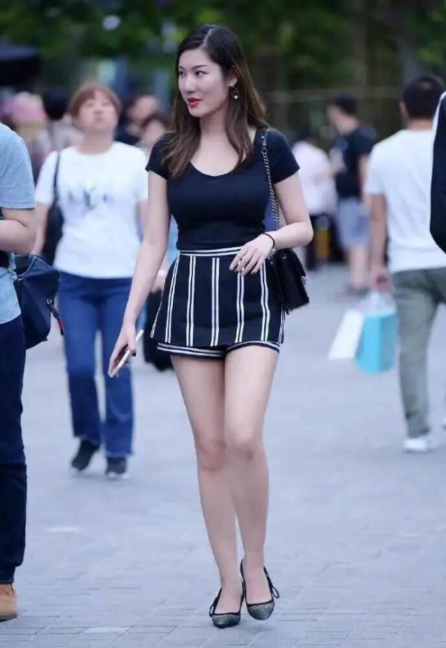 穿搭|“阔腿裤”过时了,今年流行“裙装裤”,时髦不说还显瘦