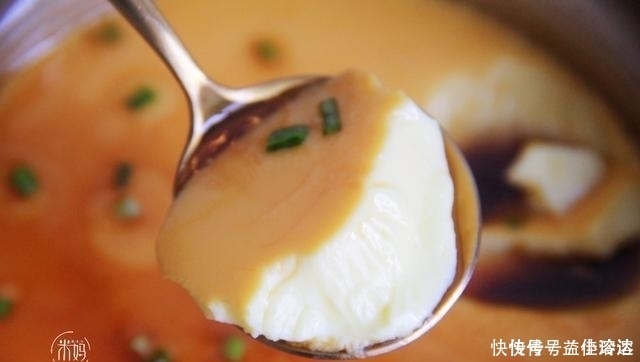 蒸鸡蛋羹,千万不可直接加水,蒸前多加1步,鸡蛋如同果冻般嫩滑