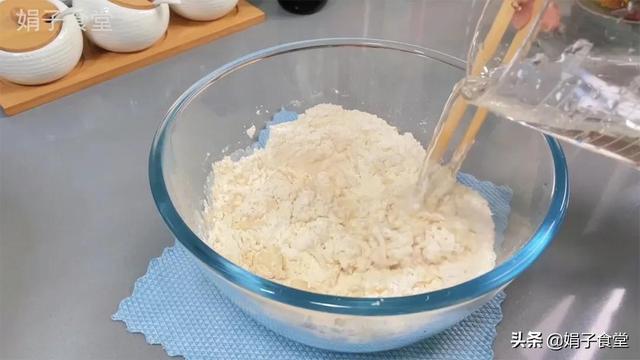 猪肉饺子好吃有窍门,调馅多加这一步,比饺子馆的好吃,又鲜又香