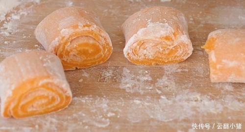 今天要教给大家一个红薯不一样的新做法,红薯糕的做法,好吃还不会上火