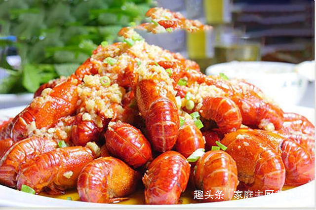 回家|太香了,年夜饭大虾学会此做法,上桌就得抢光,回家必须露一手