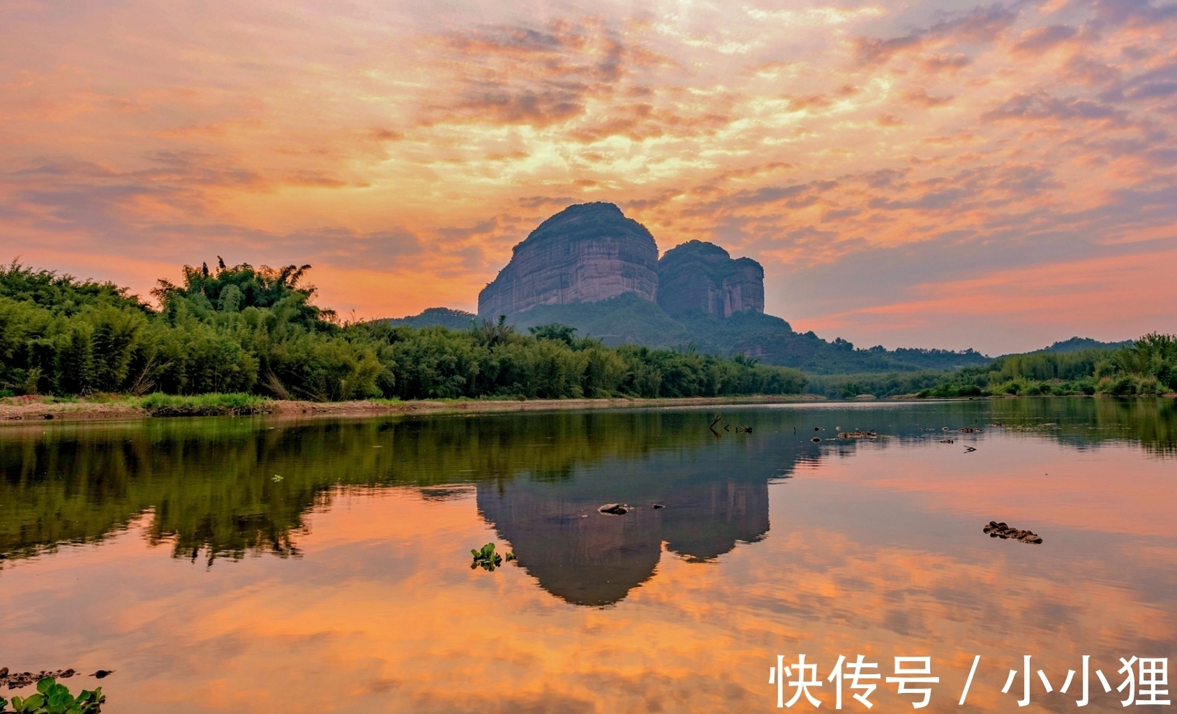 严武|杜甫在江边沉思,创作了一首七律,开篇乃千古名句,结尾很接地气