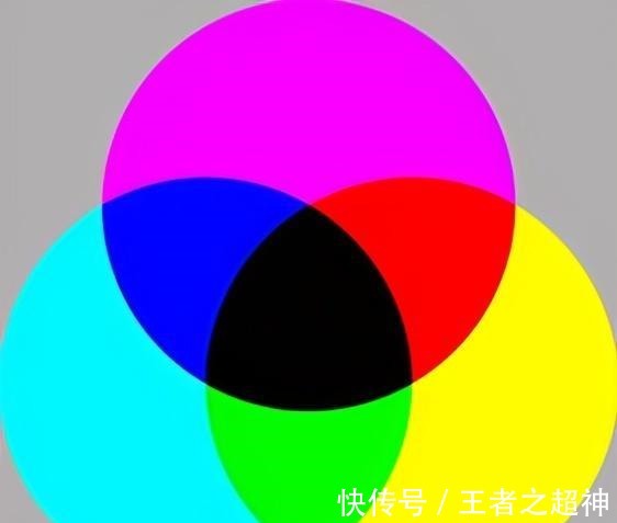 女人 年过55岁的女人，入春怎么穿才好看基础色+中性色，高级时髦！