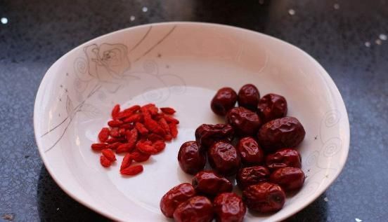 枸杞|枸杞和此物是“小两口”,同时泡水喝,可以把肾补满,肝也干净