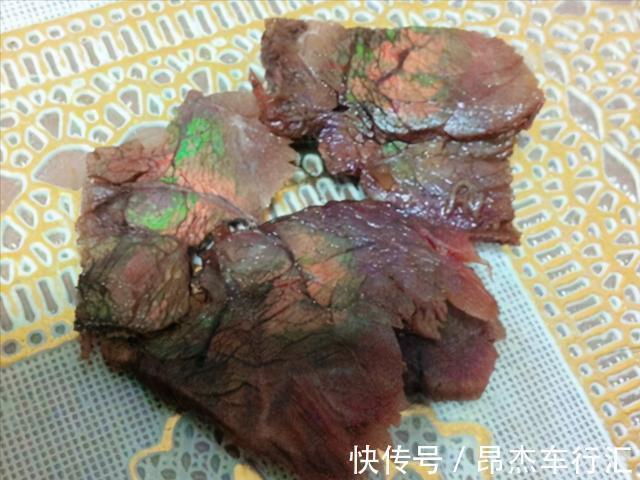 熟牛肉切开有彩虹色,还能继续吃吗?为了家人的健康,不妨看一看
