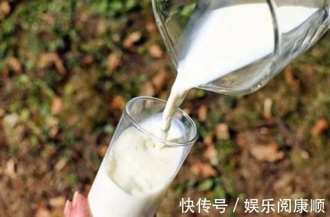 巴氏杀菌牛奶|喝牛奶时千万别吃它，当心中毒！牛奶乱喝还不如不喝…