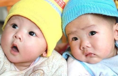 外婆|龙凤胎一个交给奶奶养,一个交给外婆养,几年后差距竟然如此大