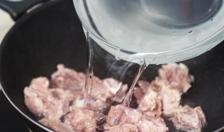  春天干燥，给家人多喝这道汤，既补水又补钙，清爽鲜美，老少皆宜