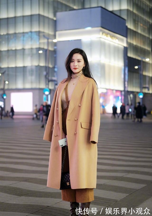 小脚裤 衣服穿不对,显胖又累赘!过年入手“大衣+长裤”,显瘦还很时髦!