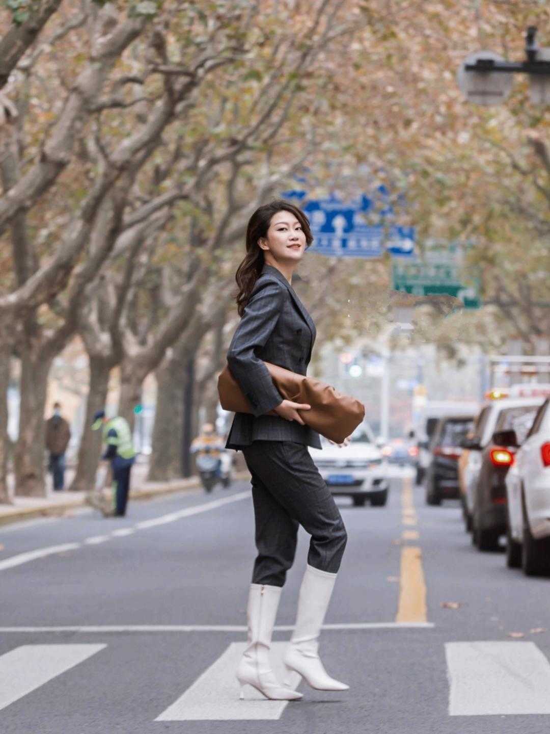 冬天 冬天不想穿羽绒服怎么办?试试毛呢大衣+西装,提升气质又保暖!