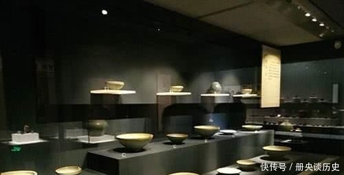 沐英墓中出土一件青花瓶,它在展览时,却有一个奇怪的摆放规律