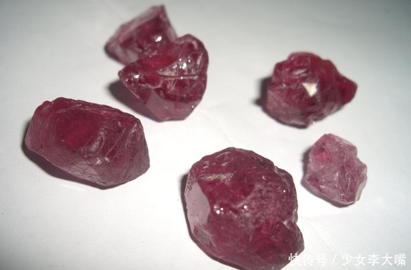 叶卡捷琳娜二世|这种宝石竟然是因为“误会”出名,你知道是什么宝石吗?