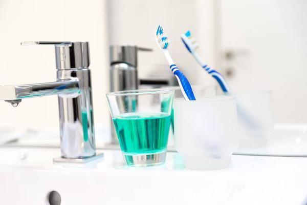 牙菌斑|预防牙周炎,坚持做好这4点,或能有效改善,避免加重牙齿损伤