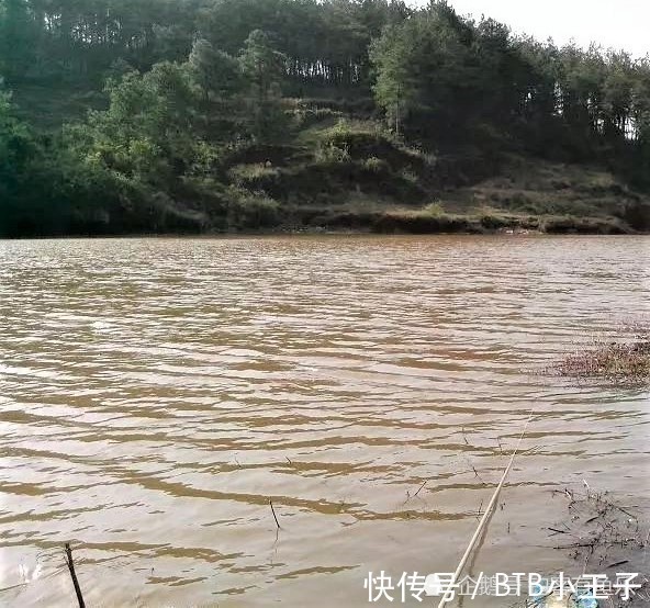 冬季野钓用这种钓法,抗流水,鱼口信号明显,渔获翻倍