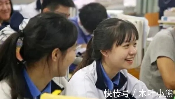 网红！高中女生“饺子字体”走红，圆圆滚滚十分可爱，阅卷老师赞赏有加