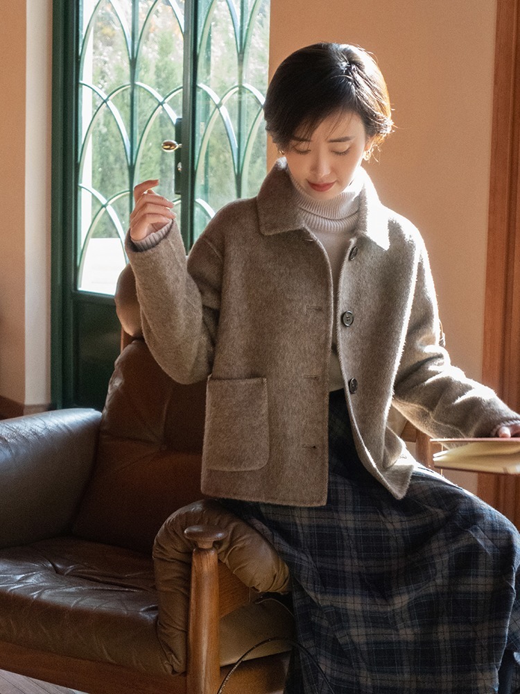 博主 今年冬天,见过世面的女人都爱“毛呢外套”,简单大气还耐看