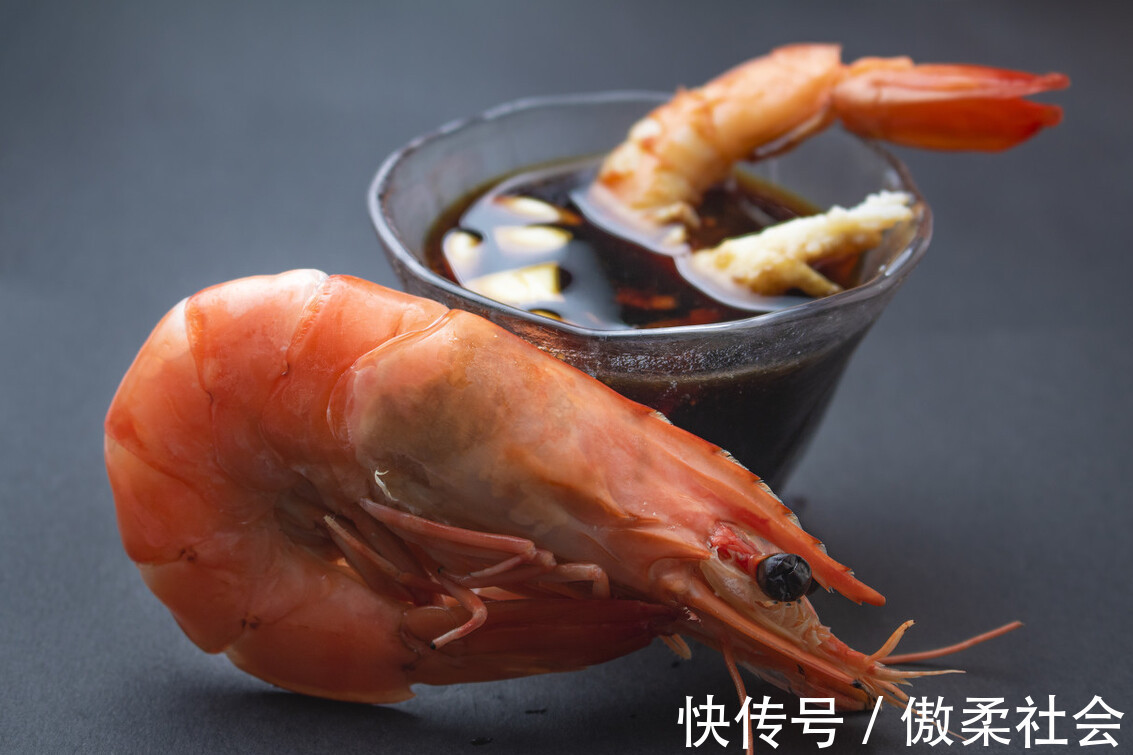 看家本领|鲜虾，我从不用水煮，渔民拿出看家本领，教你一招，鲜味不流失