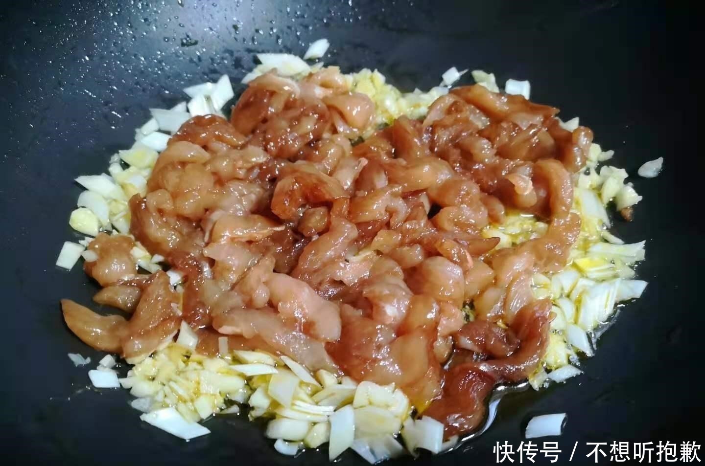 茼蒿炒鸡肉|天越冷,这菜就越肥嫩,正大量上市,3块钱一斤,炒着吃特别香!