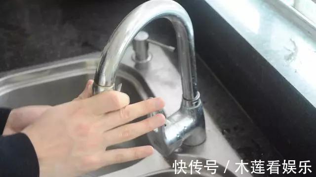 洗碗池|用完的牙膏管别扔掉,放在厨房一年能省不少钱,邻居见了纷纷学!
