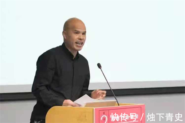 chiang#1935年毛主席作一首《念奴娇》,2006年一同济副教授因无知出洋相