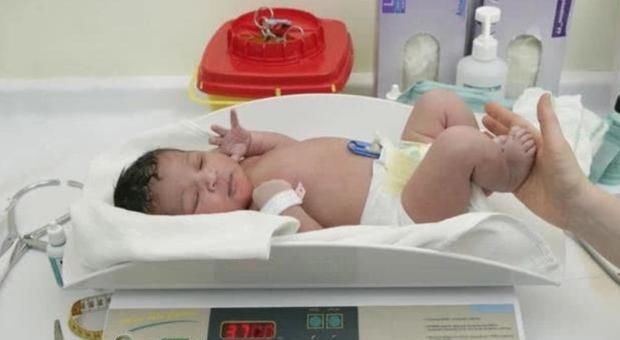 新生儿出生时,医院为何要留脚印?医生不会告诉你,但家长要知道