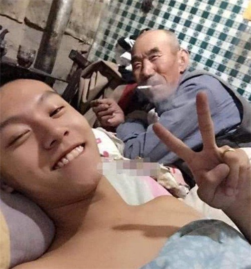 金项链|富二代参加《变形记》，卖掉金项链筹8万给穷爷爷治病，现怎样了