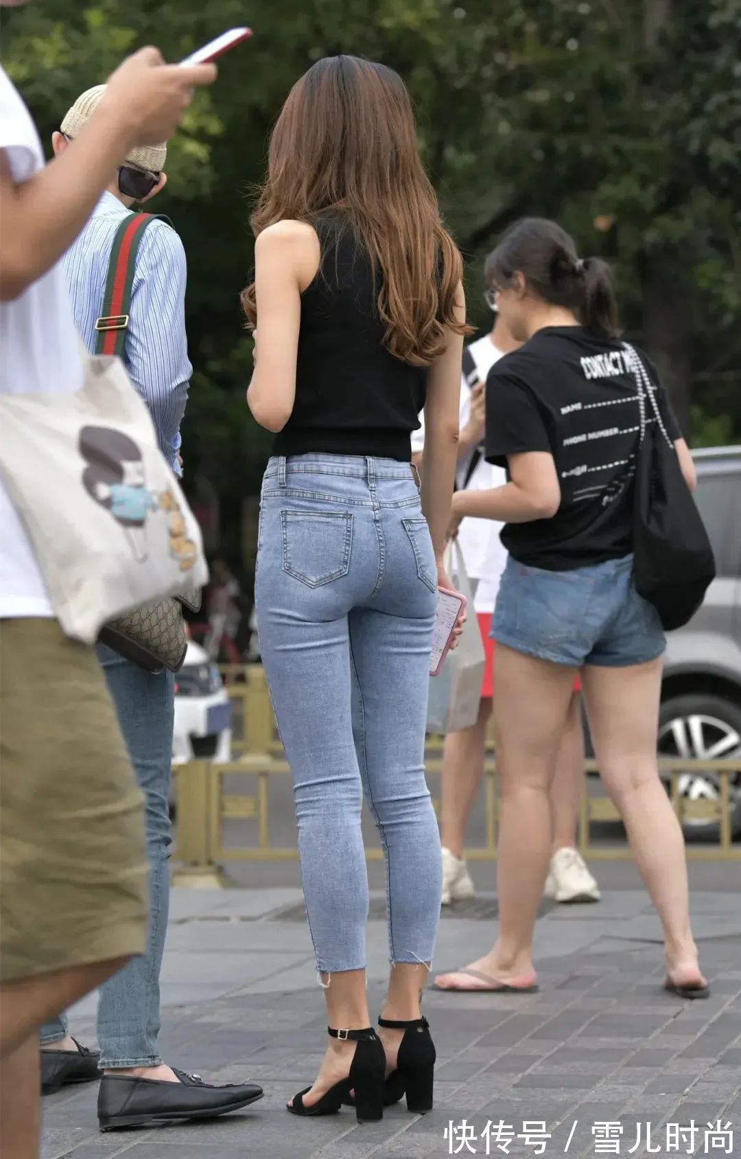 高跟鞋 小仙女搭配休闲的破洞牛仔裤,时尚百搭舒适又美腻