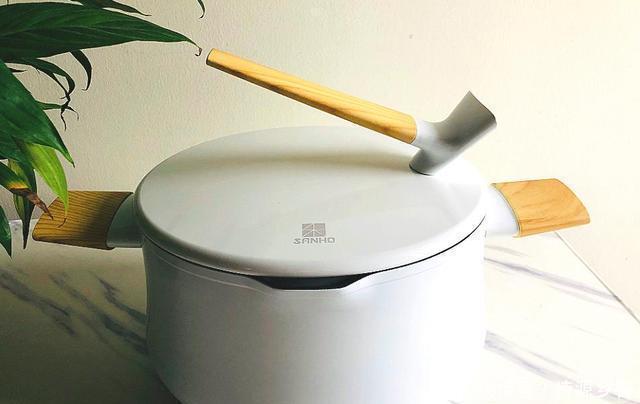 虫草花乌鸡|冷天,此肉女人要多吃,比牛肉羊肉强,煮汤鲜甜营养,冬天不怕冷