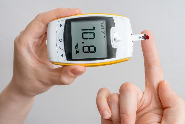 忌口|血糖高,要少碰2菜,忌口2果,给胰岛“减负”,血糖悄悄降下来