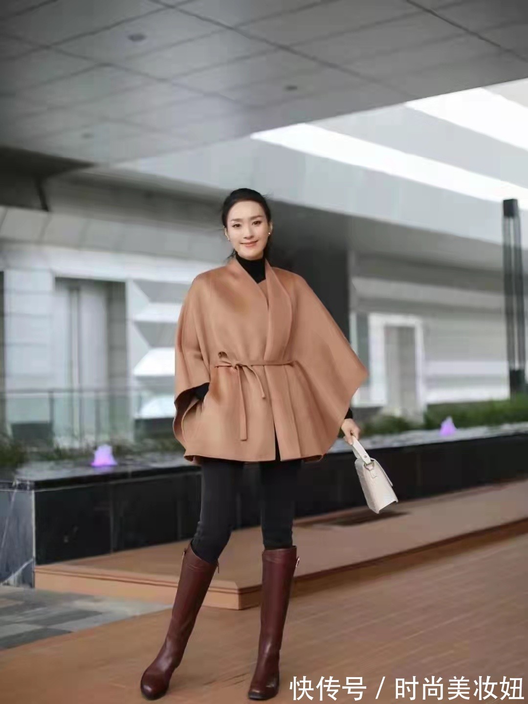 孟晚舟|这是我见过最“显贵”的冬季穿搭,不冻腿还很洋气,真高级