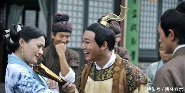 竟然|皇帝问一人要什么,他竟然指了指帝王身边的女人