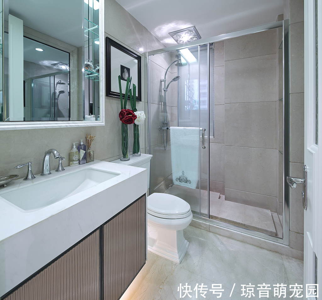 玻璃|小卫生间别再装淋浴房了，现在流行这样设计，省钱耐用又不占地