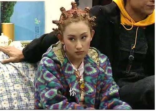 还记得《东北一家人》里的小玲吗？现在属她嫁的好