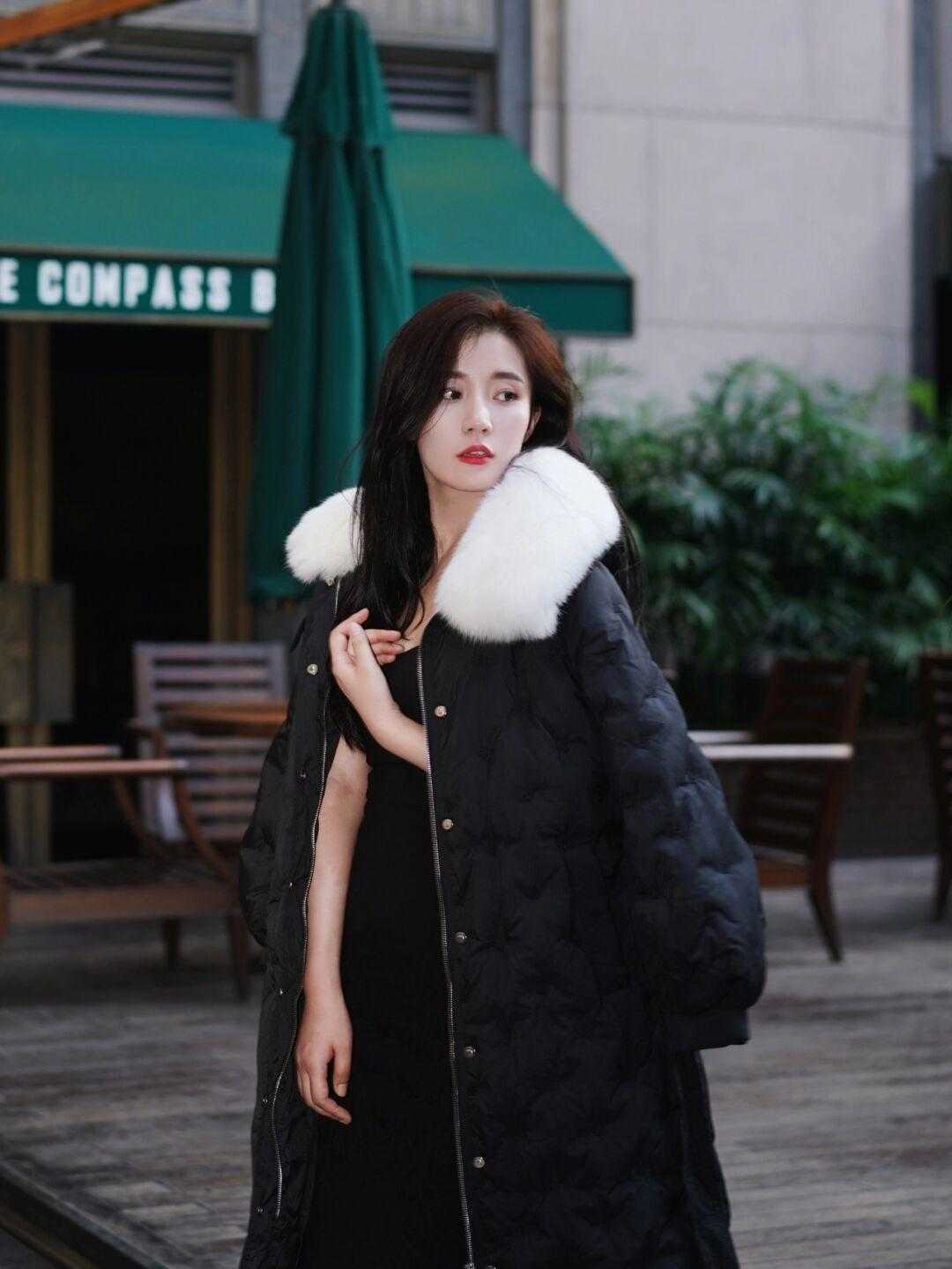 羽绒服|又被“黑色羽绒服”惊艳到,款式简单却很显气质,你有了吗?