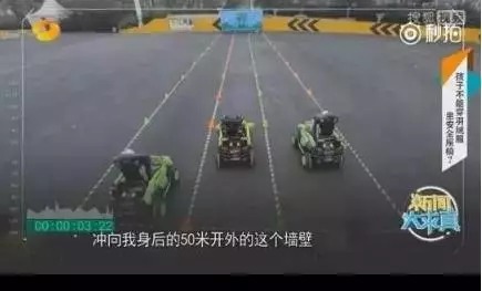 千万别|提醒!坐车时千万别让孩子穿羽绒服,车内这些东西也会致命!