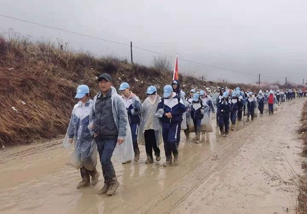 王永利|人民巷调查｜“亲妈式关爱”背后的心酸真相