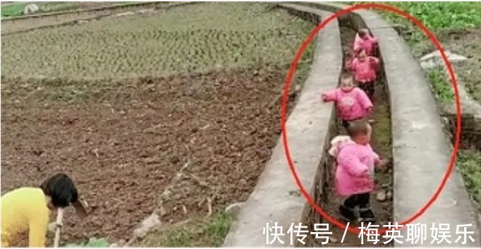 孩子|精明奶奶巧带娃,一人“圈养”4胞胎,网友妙赞“接地气”